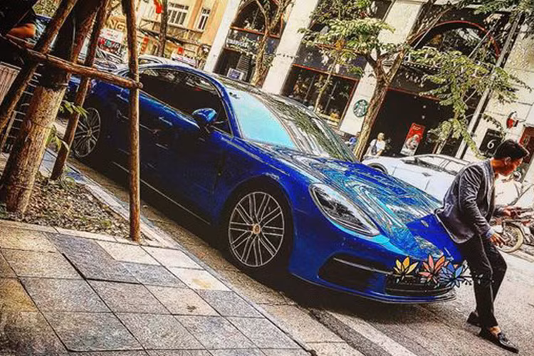 Porsche Panamera 4S giá chính hãng lên đến 6,98 tỷ là siêu xe được Bảo Hưng tậu về.
