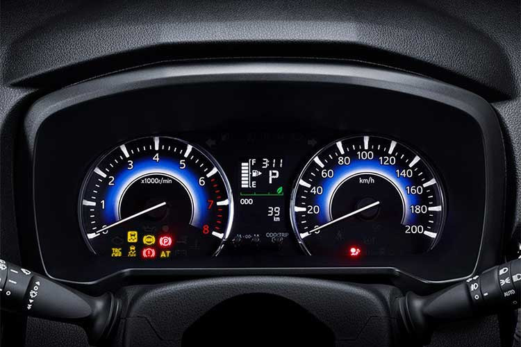 SUV 7 chỗ Toyota Rush 2018 thực tế là phiên bản song sinh của Daihatsu Terios và rất quen thuộc với khách hàng ở hai thị trường Đông Nam Á là Indonesia và Malaysia. Nhưng trong khi phiên bản 2018 đồng nghĩa việc Terios đã ở thế hệ thứ ba, thì Rush mới sang thế hệ thứ hai.