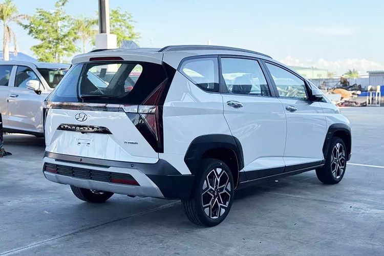 Xe được trang bị đầy đủ những công nghệ an toàn cao cấp: chống bó cứng phanh ABS, hỗ trợ phanh khẩn cấp BA, phân phối lực phanh điện tử EBD, cân bằng điện tử ESC, khởi hành ngang dốc HAC, hệ thống kiểm soát lực kéo TCS, hệ thống quản lí thân xe VSM cùng hệ thống an toàn 6 túi khí. Stargazer X được nâng cấp ở hệ thống phanh với việc sử dụng phanh đĩa trên cả 4 bánh xe thay vì 2 như ở phiên bản trước.