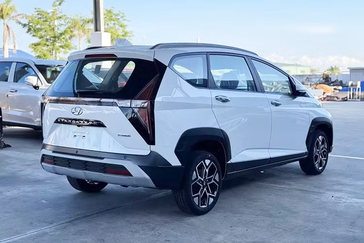 Xe được trang bị đầy đủ những công nghệ an toàn cao cấp: chống bó cứng phanh ABS, hỗ trợ phanh khẩn cấp BA, phân phối lực phanh điện tử EBD, cân bằng điện tử ESC, khởi hành ngang dốc HAC, hệ thống kiểm soát lực kéo TCS, hệ thống quản lí thân xe VSM cùng hệ thống an toàn 6 túi khí. Stargazer X được nâng cấp ở hệ thống phanh với việc sử dụng phanh đĩa trên cả 4 bánh xe thay vì 2 như ở phiên bản trước.