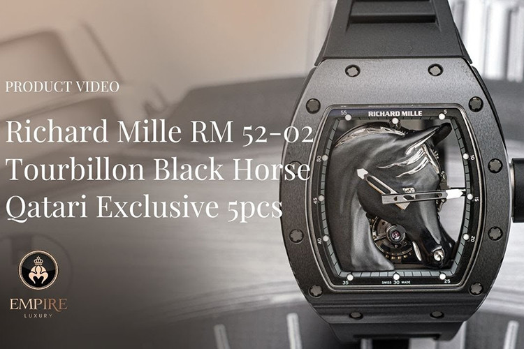 Giá bán Richard Mille RM 52-02 Black Horse Tourbillon Qatari Exclusive đặc biệt này lên đến 45 tỷ đồng, tức người sở hữu đang đeo trên tay 1 chiếc Bugatti Chiron, quá khủng khiếp.