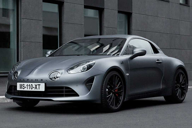 Mẫu xe thể thao Alpine A110S 2020 mới sở hữu một thân xe chỉnh sửa khiêm tốn (dựa trên A110) với các bánh xe GT Race 18 inch sơn màu tối, bọc trong lốp Michelin Pilot Sport 4, đi kèm là hệ thống phanh Brembo và kẹp phanh màu cam, đĩa 320mm.