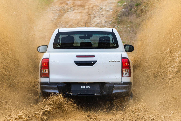 Hiện tại, chưa rõ Hilux 2019 phiên bản đặc biệt có sử dụng khối động cơ mới hay sự tinh chỉnh động cơ nào không. Tuy nhiên, nhiều khả năng mẫu xe bán tải này vẫn sẽ sử dụng chung động cơ với phiên bản tiêu chuẩn tại thị trường châu Âu, khối động cơ Diesel Turbo 4 2.8L cùng hộp số tự động 6 cấp.