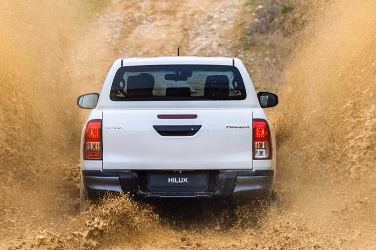 Hiện tại, chưa rõ Hilux 2019 phiên bản đặc biệt có sử dụng khối động cơ mới hay sự tinh chỉnh động cơ nào không. Tuy nhiên, nhiều khả năng mẫu xe bán tải này vẫn sẽ sử dụng chung động cơ với phiên bản tiêu chuẩn tại thị trường châu Âu, khối động cơ Diesel Turbo 4 2.8L cùng hộp số tự động 6 cấp.