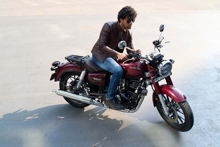 CB350 2024 trang bị động cơ một xi-lanh dung tích 350 phân khối, làm mát bằng gió, công suất 21 mã lực tại 5.500 vòng/phút, mô-men xoắn cực đại 29,4 Nm tại 3.000 vòng/phút. Hộp số 5 cấp kết hợp bộ ly hợp chống trượt. Ống xả thiết kế đặc biệt cho âm thanh trầm ấm, theo công bố của nhà sản xuất. 