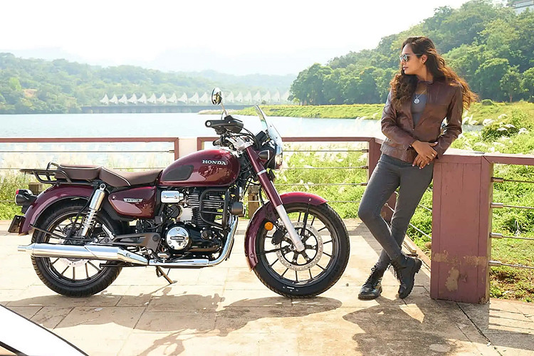 Mẫu xe môtô Honda CB350 2024 hoài cổ này được xem là người anh em mới của Highness CB350/CB350RS, được bán với tên GB350/S tại Nhật Bản và đặc điểm lớn nhất của nó là có thiết kế mang hơi hướng cổ điển hơn trước.