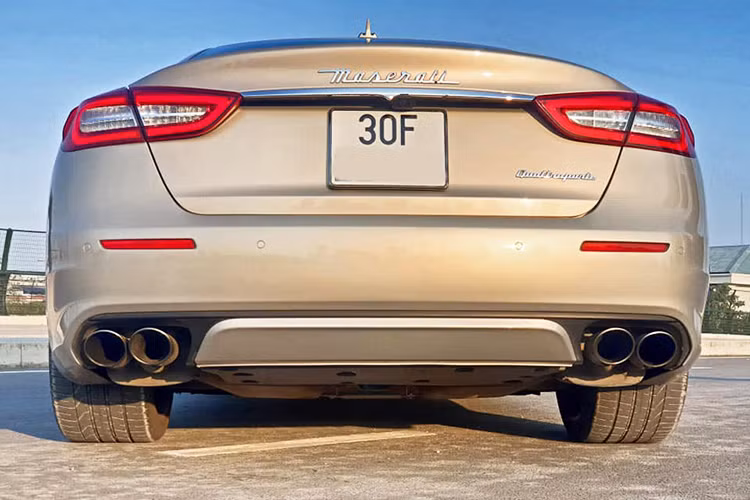 Hãng xe Ý, Maserati đã hiệu chỉnh lại phần mặt trước, cản sau và gầm xe, khiến cho tính khí động học của chiếc xe tăng lên 10%. So với bản thường, GranLusso tạo khác biệt ở cản trước, la-zăng 20 inch Mercurio, biểu tượng 'GranLusso' sau vòm bánh trước và các chi tiết mạ crôm.