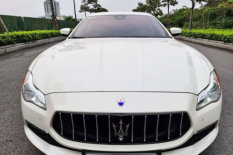 Thay đổi thiết kế trên phiên bản 2017 khiến Maserati Quattroporte mạnh mẽ hơn. Đèn pha dạng Bi-Xenon và LED. Lưới tản nhiệt "hàm cá mập" gồm các thanh dọc, hơi lõm ở chính giữa. Ẩn phía sau lưới tản nhiệt là hệ thống Shutter Air điều chỉnh điện, nằm ngay trước két nước. Hệ thống này sẽ đóng/mở linh hoạt để đảm bảo nhiệt độ của động cơ luôn tối ưu.