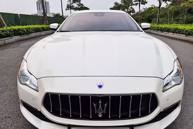 Thay đổi thiết kế trên phiên bản 2017 khiến Maserati Quattroporte mạnh mẽ hơn. Đèn pha dạng Bi-Xenon và LED. Lưới tản nhiệt "hàm cá mập" gồm các thanh dọc, hơi lõm ở chính giữa. Ẩn phía sau lưới tản nhiệt là hệ thống Shutter Air điều chỉnh điện, nằm ngay trước két nước. Hệ thống này sẽ đóng/mở linh hoạt để đảm bảo nhiệt độ của động cơ luôn tối ưu.