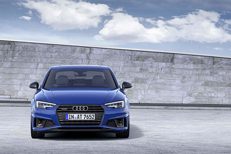 Cụ thể, Audi đã làm mới A4 bản nâng cấp 2019 với cản trước được thiết kế mới, bộ mâm đa chấu kiểu dáng mới có kích thước từ 16 đến 19 inch, lưới tản nhiệt ''Singleframe'' khung đơn và hiệu ứng 3D trên phiên bản S-Line, cản trước với hốc gió được thiết kế mới sắc sảo, góc cạnh hơn.