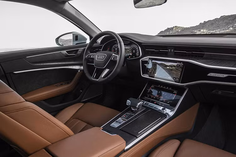 Có giá thấp nhất nhưng mẫu xe hạng sang tầm trung A6 2.0 TFSI 2019 cơ sở vẫn có rất nhiều tính năng tiêu chuẩn đáng chú ý, ví dụ như điều hòa nhiệt độ 3 vùng, ghế trước chỉnh điện 8 hướng được bọc da, tích hợp hệ thống sưởi và dây đai an toàn chỉnh điện 4 hướng.