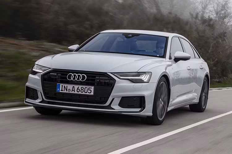 Trước khi đó phiên bản mới, mẫu xe sang Audi A6 tại Mỹ chỉ được cung cấp với động cơ xăng tăng áp kép, dung tích 3.0 lít sản sinh công suất 335 mã lực và mô-men xoắn cực đại 500Nm. Nhưng giờ đây, khách hàng đã có thêm một lựa chọn nữa, đó là động cơ xăng tăng áp TFSI 2.0 lít cho 248 mã lực và 370Nm.