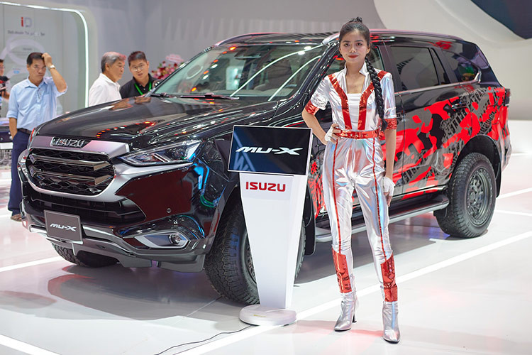 Doanh số phân khúc SUV cỡ D hiện nay đang là cuộc đua song mã giữa Ford Everest và Hyundai SantaFe với lượng xe bán ra tạo cách biệt lớn so với các đối thủ liền sau trong phân khúc.