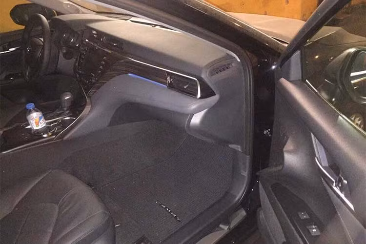 Hiện chưa rõ phiên bản này là XLE hay XLE V6. Với phiên bản XLE thông thường xe được trang bị động cơ 04 xy-lanh thẳng hàng (I4) dung tích 2.5L hút khí tự nhiên, phun nhiên liệu trực tiếp cho công suất tối đa 203 mã lực và mô-men xoắn cực đại 250Nm. Sức mạnh được truyền xuống cầu trước (FWD) qua hộp số tự động 08 cấp.