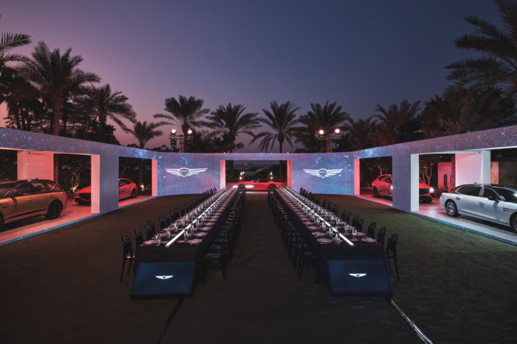 Genesis One of One là một chương trình được thiết kế riêng phù hợp với thị hiếu của khách hàng với mục tiêu hướng tới sự sang trọng tối đa. Tuy nhiên thương hiệu xe sang trực thuộc Hyundai hiện mới chỉ có kế hoạch cung cấp dịch vụ này ở Trung Đông.