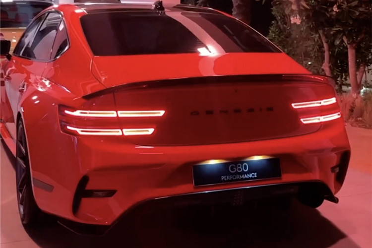 Genesis tuyên bố họ kết hợp nguyện vọng của khách hàng với "niềm đam mê của các nhà thiết kế Genesis trong việc tạo ra những chiếc xe đặc biệt" và mỗi chiếc xe đều được cá nhân hóa cao độ theo nhu cầu của khách hàng, đồng thời mô tả sản phẩm sẽ được bộ phận này tung ra là "một tác phẩm nghệ thuật có một không hai".