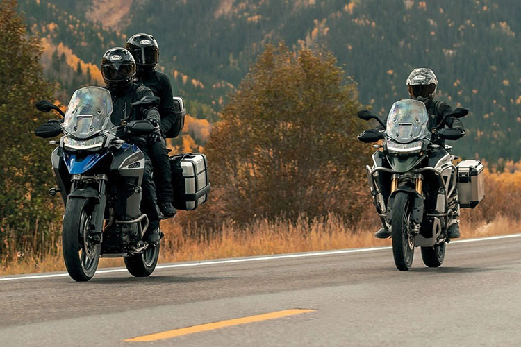 Tất cả các bản trang bị đều sử dụng hệ thống treo Showa bán chủ động, riêng hệ thống treo trên hai bản Rally sẽ có hành trình 220mm thay vì 200mm của các bản trang bị khác. Bản trang bị Explorer cao cấp nhất là sự kết hợp giữa hai bản GT Pro và Rally Pro, đi kèm là bình xăng 30 lít thay vì 20 lít, giúp xe có khả năng vận hành xa hơn chỉ với một lần đổ xăng.