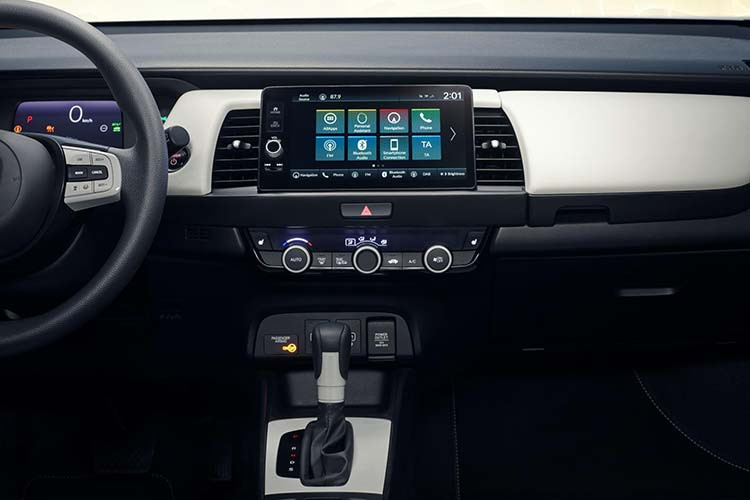 Nguồn năng lượng này sau đó sẽ được chuyển tới mô-tơ truyền động. Trong khi đó, chế độ Engine Drive sẽ kết nối động cơ xăng trực tiếp đến bánh thông qua bộ ly hợp khóa biến mô. Theo hãng Honda, hai chế độ EV Drive và Hybrid sẽ giúp xe tiết kiệm xăng nhất khi chạy trong thành phố. Riêng chế độ Engine Drive lại phù hợp với việc chạy trên cao tốc.