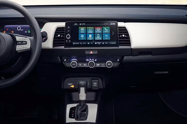 Nguồn năng lượng này sau đó sẽ được chuyển tới mô-tơ truyền động. Trong khi đó, chế độ Engine Drive sẽ kết nối động cơ xăng trực tiếp đến bánh thông qua bộ ly hợp khóa biến mô. Theo hãng Honda, hai chế độ EV Drive và Hybrid sẽ giúp xe tiết kiệm xăng nhất khi chạy trong thành phố. Riêng chế độ Engine Drive lại phù hợp với việc chạy trên cao tốc.