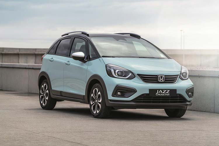 Ấn tượng hơn, Honda Jazz 2020 phiên bản hybrid chỉ tiêu thụ lượng xăng trung bình 4,5 lít/100 km theo thử nghiệm chính thức tại Anh. Con số tương ứng của Honda Jazz Crosstar e:HEV 2020 mang kiểu dáng crossver là 4,8 lít/100 km. Xe được trang bị hệ thống an toàn Sensing tiêu chuẩn với tính năng nổi bật nhất là camera góc rộng phía trước.