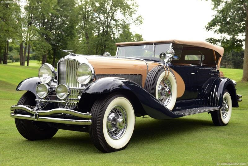 Cũng ra mắt vào năm 1932, Duesenberg Model SJ là một sự tương phản đối với những mẫu ôtô bình dân của Ford và Chevrolet, hay nói cách khác nó là một mẫu xe xa xỉ đối với đại đa số người Mỹ trong suốt thời kỳ Đại suy thoái. Model SJ là chiếc xe mà chỉ những người thực sự giàu có mới có thể sở hữu, nó có thể ví như một chiếc Bugatti Veyron của thập niên 1930. Xe trang bị động cơ cam kép 8 xi-lanh thẳng hàng, bố trí 4 van trên mỗi xi-lanh giúp nó đạt tốc độ 167 km/h ở cấp số 2. Một phiên bản mui trần nhẹ hơn đã đạt tốc độ 217 km/h trong giải Bonneville Salt Flats. Chỉ có tổng cộng 36 chiếc được chế tạo từ năm 1932-1935.