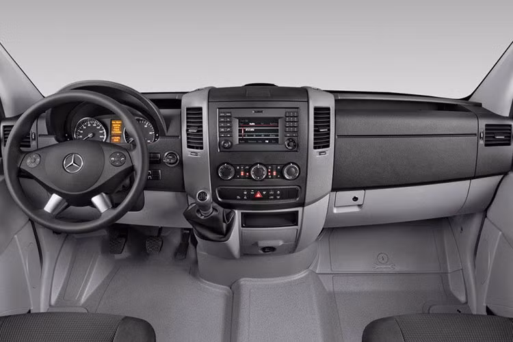 Việc tiết lộ những thông tin đầu tiên về Sprinter mới tại triển lãm NACV 2017 cho thấy Bắc Mỹ đang có vị thế quan trọng với dòng xe này của Mercedes-Benz. Bản thân Mỹ là một trong những thị trường xe VAN tăng trưởng nhanh nhất trên thế giới. Sau Đức, Mỹ hiện nay là thị trường đơn lẻ lớn thứ 2 toàn cầu đối với dòng xe VAN cỡ lớn.