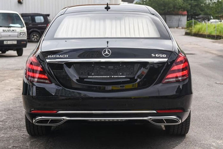 Mercedes-Maybach S600 Pullman vẫn sử dụng khối động cơ V12, dung tích 6.0 lít, tăng áp kép, sản sinh công suất 530 mã lực và mô-men xoắn cực đại 830 Nm tương tự như Mercedes-Maybach S600. Maybach S600 Pullman có thời gian tăng tốc từ vị trí xuất phát lên 100 km/h trong thời gian 6,4 giây. Tốc độ tối đa giới hạn 250 km/h.
