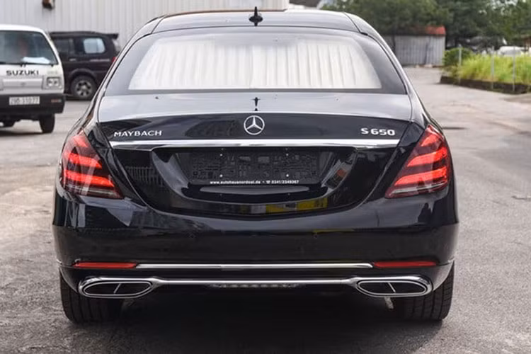 Mercedes-Maybach S600 Pullman vẫn sử dụng khối động cơ V12, dung tích 6.0 lít, tăng áp kép, sản sinh công suất 530 mã lực và mô-men xoắn cực đại 830 Nm tương tự như Mercedes-Maybach S600. Maybach S600 Pullman có thời gian tăng tốc từ vị trí xuất phát lên 100 km/h trong thời gian 6,4 giây. Tốc độ tối đa giới hạn 250 km/h.