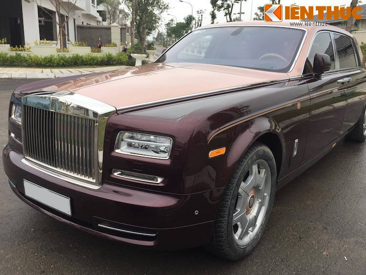 Giá xe Rolls-Royce Phantom Sacred Fire của Chủ tịch FLC không được tiết lộ nhưng chắc chắn không thể thấp hơn con số 50 tỷ đồng, một mức giá siêu kỷ lục cho một xe ôtô vào thời điểm Rolls-Royce Phantom Lửa Thiêng về nước.