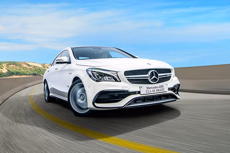 Khả năng tăng tốc của xe đạt từ 0 – 100 km/h trong vòng 4,2 giây của Mercedes-AMG CLA 45 4MATIC là tiệm cận với nhiều siêu xe thể thao.