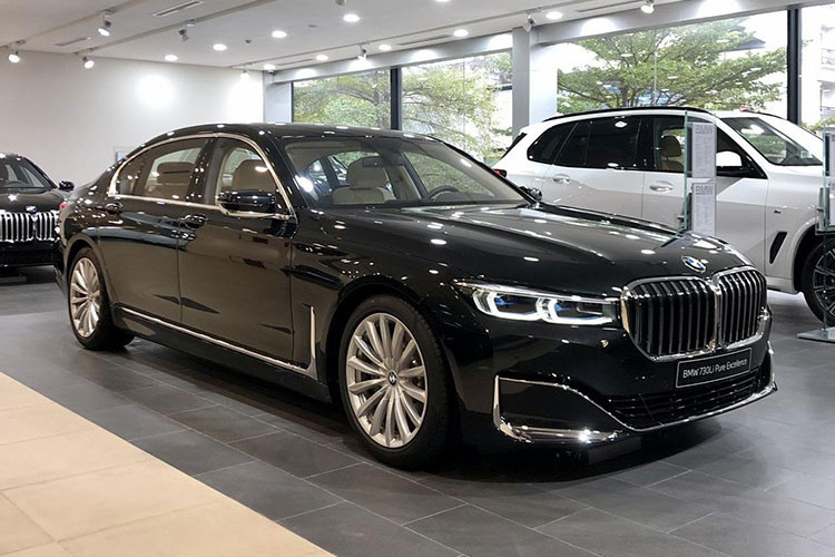 Xe sedan, SUV hang sang BMW dang giam toi 300 trieu tai Viet Nam