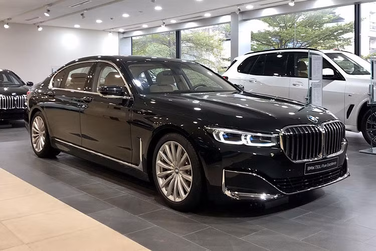 Xe sedan, SUV hang sang BMW dang giam toi 300 trieu tai Viet Nam