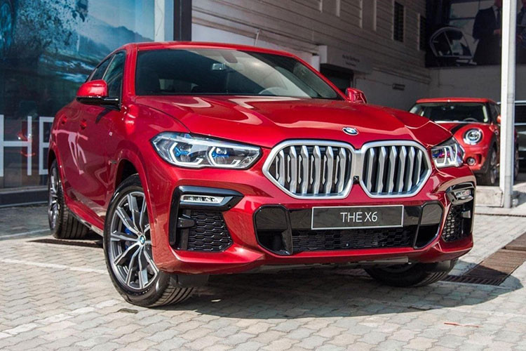 Xe sedan, SUV hang sang BMW dang giam toi 300 trieu tai Viet Nam-Hinh-3