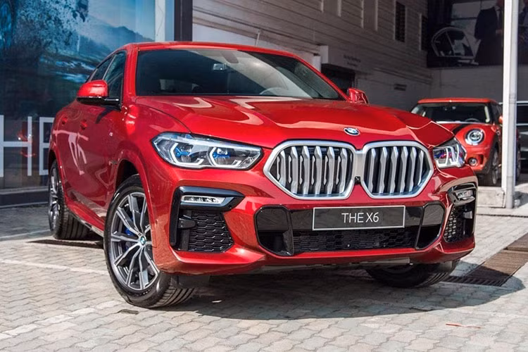 Xe sedan, SUV hang sang BMW dang giam toi 300 trieu tai Viet Nam-Hinh-3