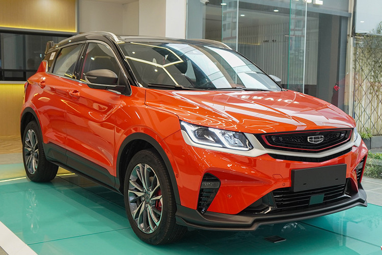 Chưa phải là phiên bản mới nhất như xe tại thị trường quốc tế, Geely Coolray vẫn hứa hẹn là "luồng gió mới" trong phân khúc B-SUV. Với thiết kế khỏe khoắn, mẫu xe này có thể được quan tâm bởi những khách hàng trẻ ưa thích công nghệ và sẵn sàng thử sức với thương hiệu mới. Tại nhóm xe này, Mitsubishi Xforce là sản phẩm "hút" khách nhất năm 2024, với tổng cộng 14.407 xe được tiêu thụ.