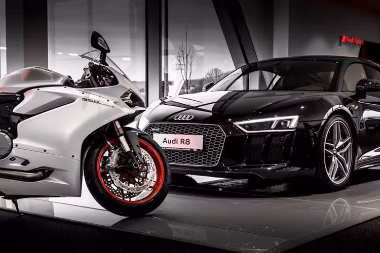 Với Ducati Việt Nam, đây không phải là lần đầu tiên hợp tác cùng Audi Việt Nam khi năm trước đó cả hai đã cùng nhau khuấy động huyện đảo Phú Quốc yên bình bằng những dòng xe mới nhất của mình. Tuy nhiên triển lãm riêng thì đây là lần đầu tiên.