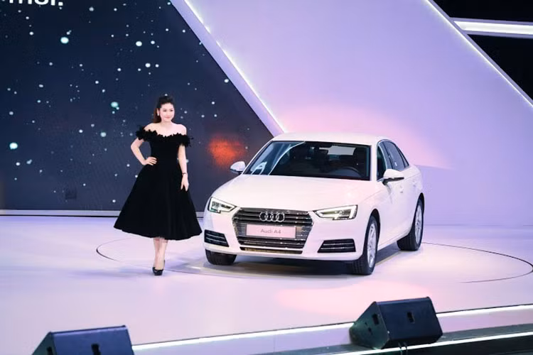 Điểm nhấn tại Audi Progressive 2016 chính là việc Audi chính thức ra mắt mẫu xe A4 hoàn toàn mới với giá bán 1,65 tỷ Đồng và sẽ được giao đến tay khách hàng đặt mua ngay trong tháng 6 này.