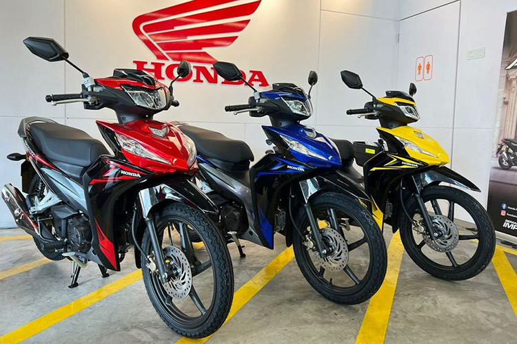 Dễ sử dụng, tiết kiệm kinh tế và tiện ích là những lợi thế mà các dòng xe số cỡ nhỏ của Honda đang chinh phục được đông đảo người dùng ở Đông Nam Á. Nếu ở Việt Nam có các dòng xe số nổi tiếng như Future 125 Fi, tại Thái Lan có Wave 125 Fi, thì Honda Dash 125 2024 mới đã chính thức được cập nhật ở Malaysia.