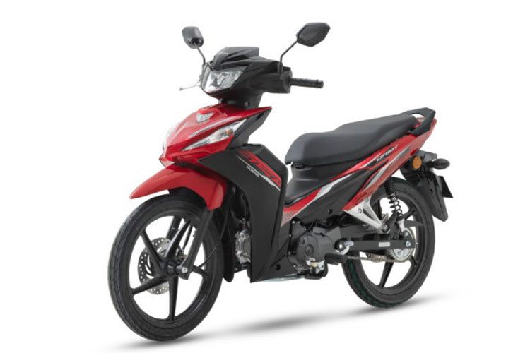 Giá xe Honda Dash 125 2024 hiện đang chào bán tại đại lý ở Malaysia là 6.449 RM (tương đương 32 triệu đồng). Xe có 3 màu sắc Đỏ kẹo, Xanh ngọc trai và Vàng. Nếu được đưa về Việt Nam, mẫu xe này sẽ thông qua các đại lý tư nhân và có giá bán không hề rẻ.