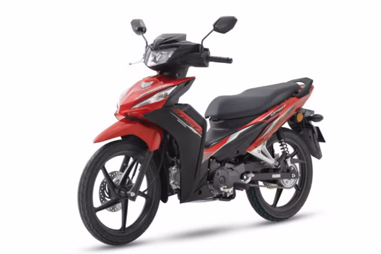 Giá xe Honda Dash 125 2024 hiện đang chào bán tại đại lý ở Malaysia là 6.449 RM (tương đương 32 triệu đồng). Xe có 3 màu sắc Đỏ kẹo, Xanh ngọc trai và Vàng. Nếu được đưa về Việt Nam, mẫu xe này sẽ thông qua các đại lý tư nhân và có giá bán không hề rẻ.