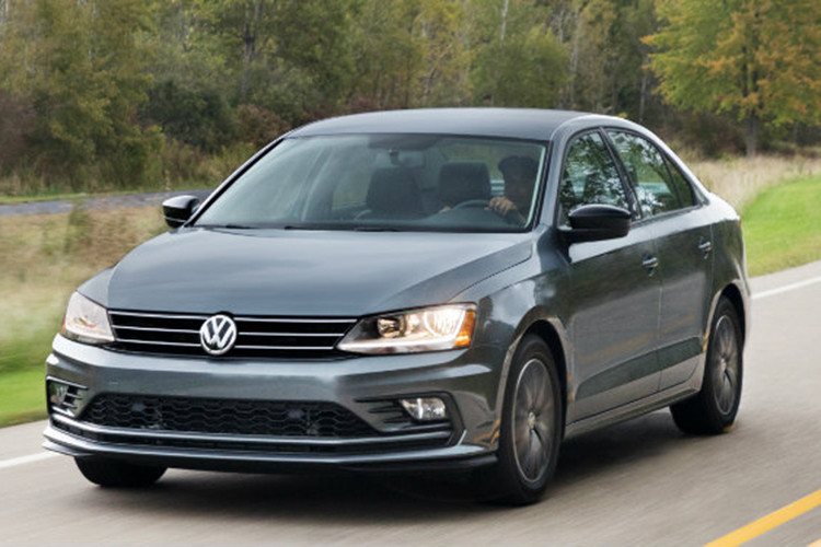 Tiếp tục là một mẫu xe bị ảnh hưởng bởi cơn bão SUV và Crossver. Năm nay, Volkswagen Jetta giảm tới 9% doanh số và chỉ bán ra 227.516 xe so với năm ngoái - con số này bằng một nửa so với Toyota Corolla.