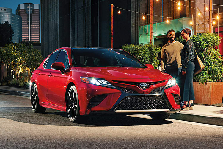 Toyota Camry tuy chỉ đứng thứ tư trong bảng xếp hạng nhưng vẫn là một “huyền thoại”. So với cùng kỳ năm ngoái, doanh số năm nay của mẫu x này tăng tới 13% và đạt 313.394 xe bán ra. Giống như “người anh em” Corolla của mình, Camry cũng là một mẫu xe tỏ ra “không ngán ngẩm” các dòng xe SUV hay Crossover trên bảng doanh số.