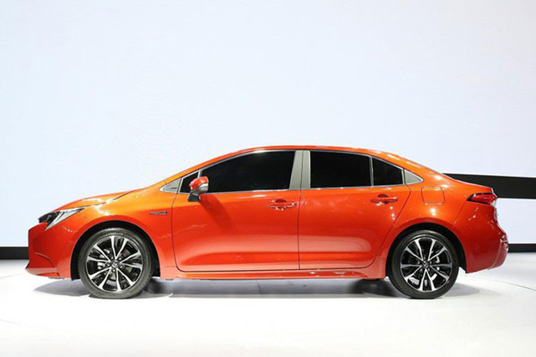 Mẫu xe sedan Toyota Levin 2019 mới từng được trưng bày tại triển lãm Ô tô Quảng Châu 2018 vốn thuộc phiên bản hybrid, sử dụng động cơ xăng Dynamic Force 4 xi-lanh, dung tích 2.0 lít và mô-tơ điện, tạo ra công suất tổng cộng 180 mã lực. Tuy nhiên, có vẻ như liên doanh GAC Toyota sẽ không chỉ bán Levin Hybrid, mới đây hình ảnh của mẫu Toyota Levin 2019 bản máy xăng bất ngờ được lan truyền trên mạng xã hội