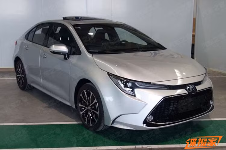 Cung cấp sức mạnh cho Toyota Levin 2019 bản thường là động cơ xăng 4 xi-lanh, tăng áp, dung tích 1,2 lít, sản sinh công suất tối đa 116 mã lực tại tua máy 5.200 - 5.600 vòng/phút và mô-men xoắn cực đại 185 Nm tại tua máy 1.500 - 4.000 vòng/phút. Động cơ kết hợp với hộp số biến thiên vô cấp CVT và tiêu thụ lượng xăng trung bình chỉ 5,6 lít/100 km.