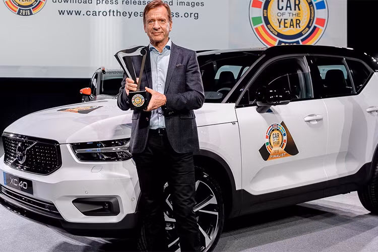 Sau đánh giá của hội đồng gồm 60 vị giám khảo đến từ 23 quốc gia, danh hiệu xe của năm 2018 tại thị trường châu Âu (2018 European Car of the Year) đã có chủ. Đó chính là mẫu SUV compact hạng sang: Volvo XC40 hoàn toàn mới. Đây cũng là lần đầu tiên Volvo đạt được danh hiệu xe của năm tại châu Âu.