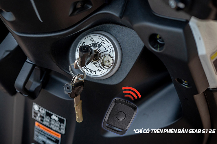 Xe cũng được trang bị công nghệ SSS (Start Stop System) cho phép Gear 125 “tạm tắt máy” khi dừng xe quá 5s. Khi cần di chuyển trở lại người điều khiển chỉ cần vặn ga xe sẽ tiếp tục di chuyển. Nhờ đó xe sẽ tiết kiệm nhiên liệu và hạn chế nhiệt độ phát sinh không cần thiết.
