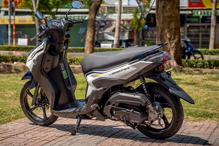 Các phiên bản Yamaha Gear 125 đều dùng động cơ 4 thì, xi-lanh đơn SOHC dung tích 124,96 cc tích hợp hệ thống phun xăng điện tử. Động cơ này sản sinh công suất 9,5 mã lực tại vòng tua máy 8.000 vòng/phút, mô-men xoắn cực đại 9,5 Nm tại 5.500 vòng/phút.