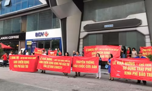 'Cuoc chien' o chung cu: Dau tranh lay 'danh tieng' de truc loi