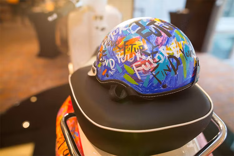 Cùng với đó là hệ thống phun xăng điện tử đi kèm Bộ Điều Khiển Động Cơ (Engine Control Unit – ECU) có cảm biến áp suất không khí, đảm bảo cho quá trình đốt cháy nhiên liệu được diễn ra hoàn toàn. Động cơ i-Get cho mức tiêu thụ nhiên liệu trung bình khoảng 45.5km/l theo công bố của nhà sản xuất.