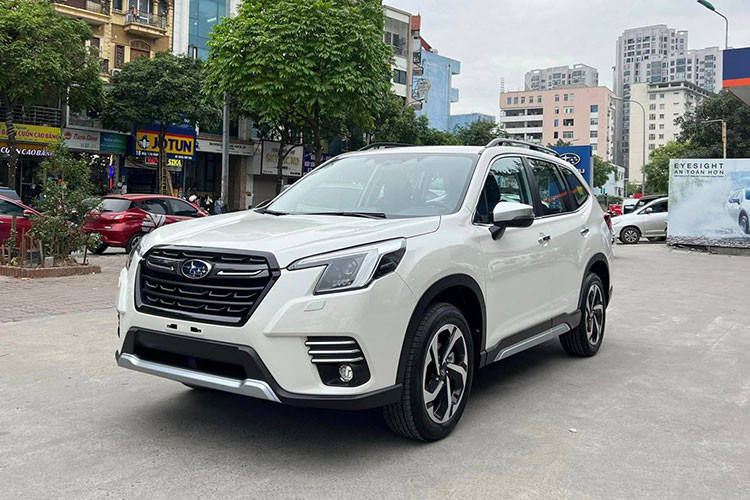 Subaru Forester tai Viet Nam tiep da giam cao nhat toi 250 trieu dong